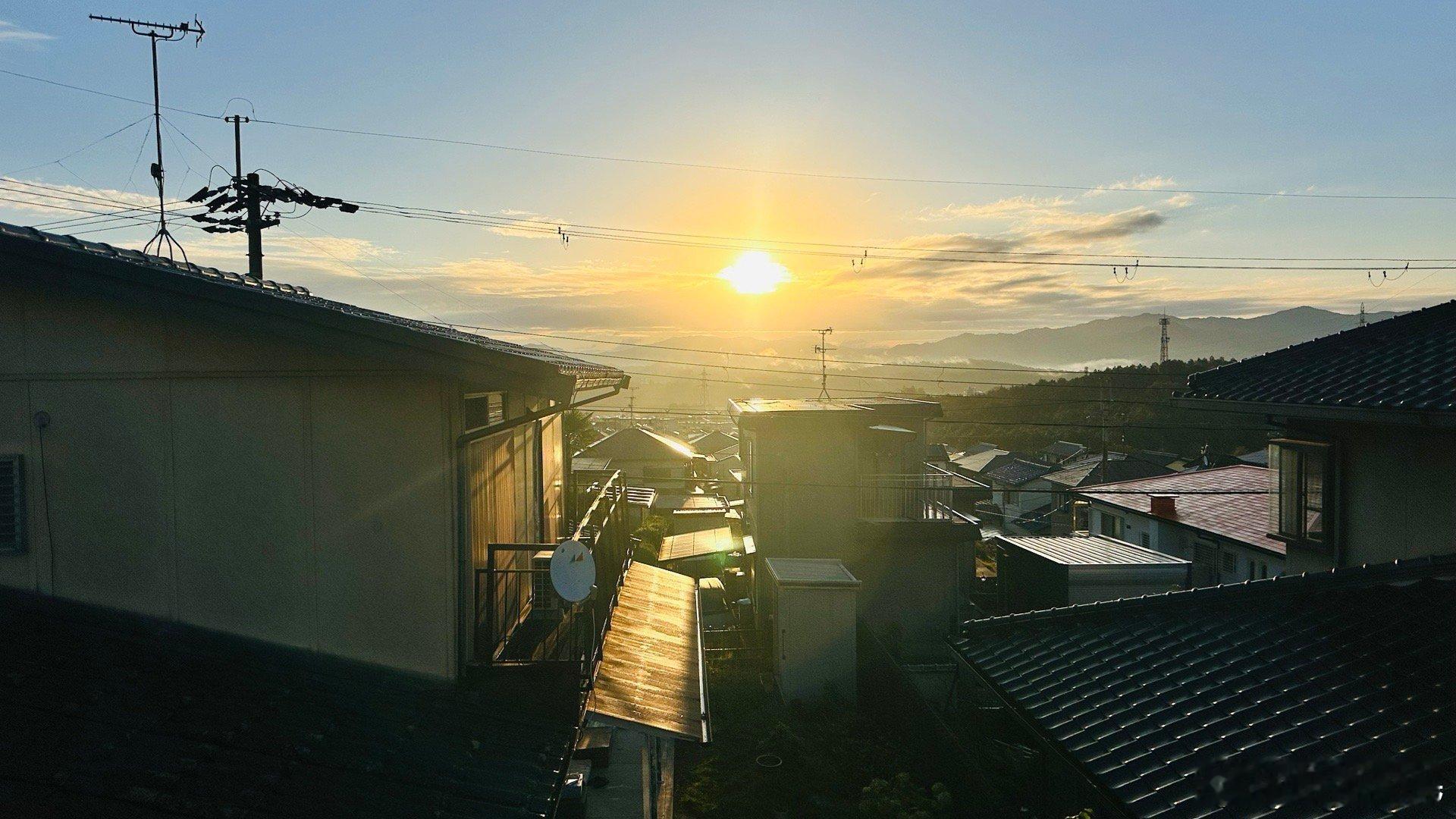 云海翻涌，托起一轮红日～～早安🌅 ​​​