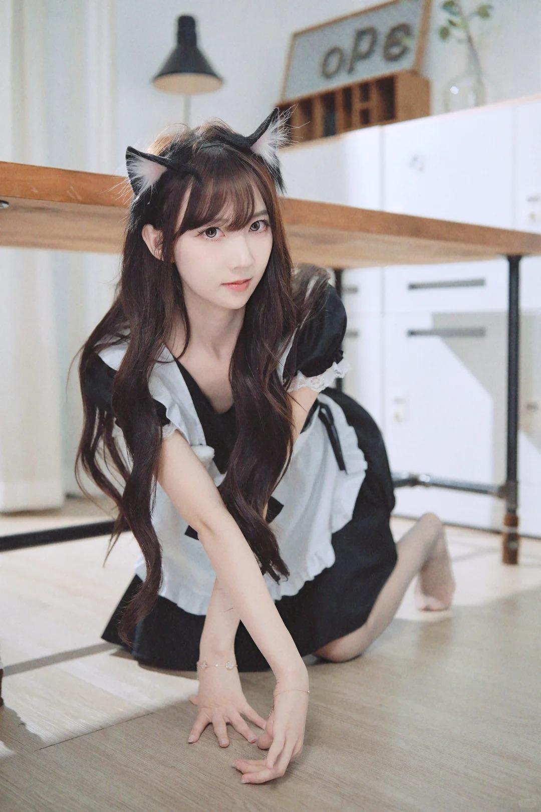 【今日猫系女仆写真 OOTD✨】
老板，请问家里缺个会卖萌的佣人吗？今天穿了软乎