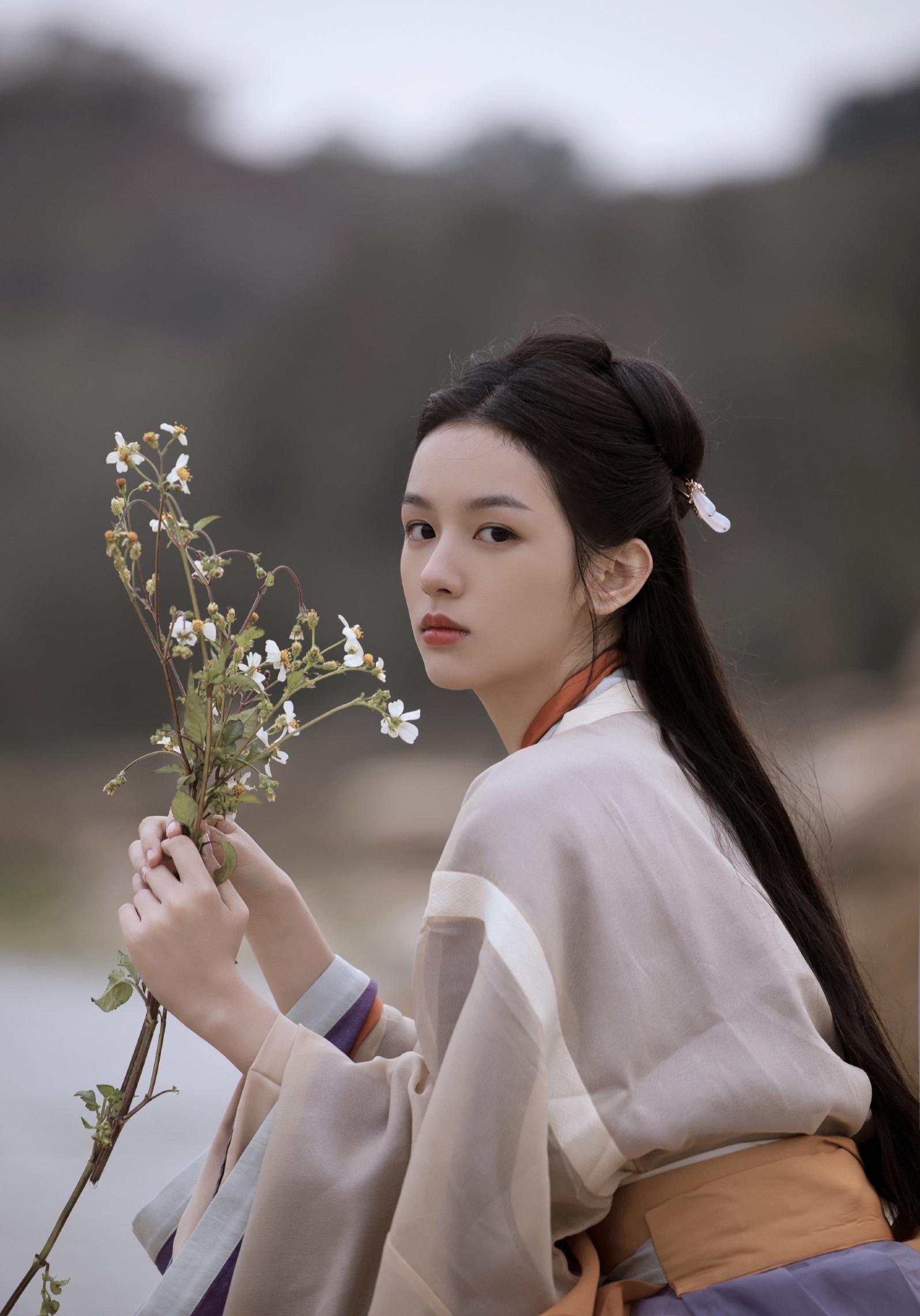 你眉目如当年流转我心间。