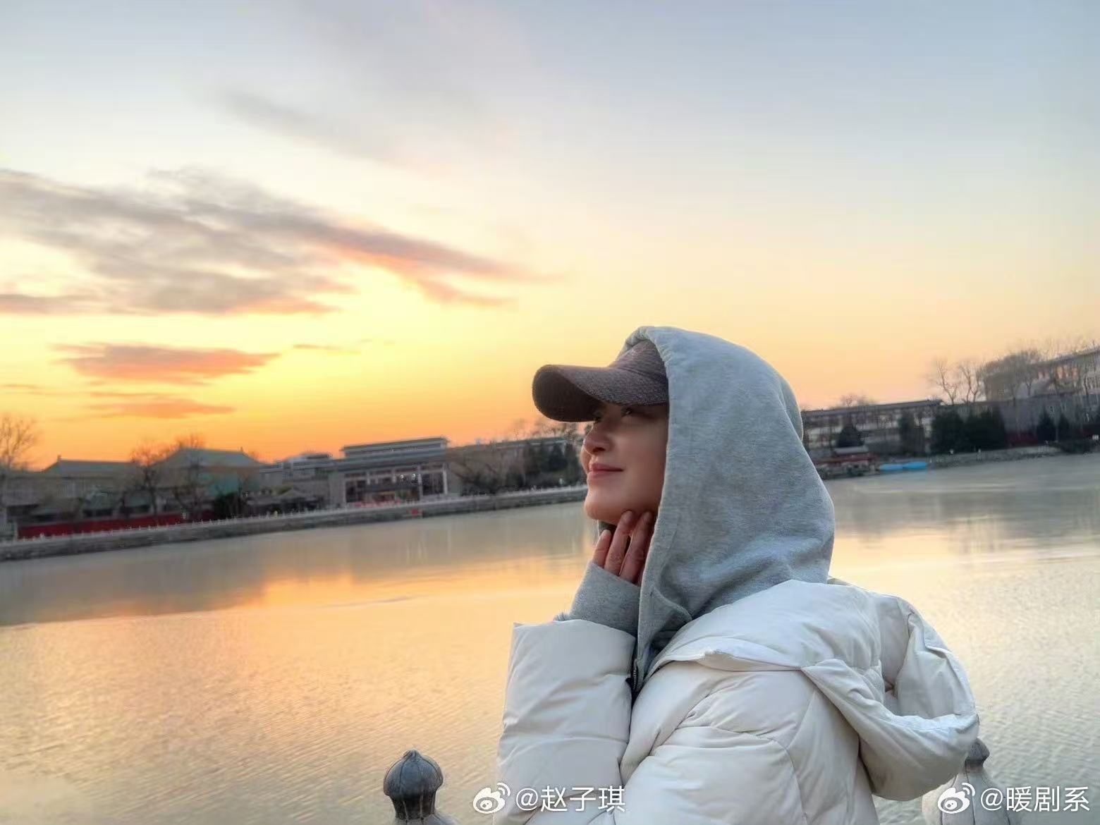 赵子琪出发浪姐机场路透赵子琪出发录制浪姐7 路透里的赵子琪状态太好了，又美又飒，