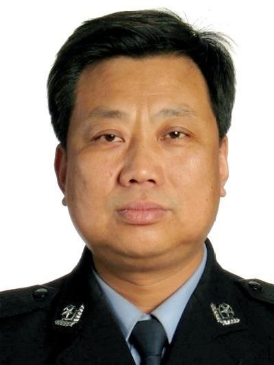 唐成文：100块钱想买断他的原则，39岁的他把命留在了深山路
 
唐成文，男，1