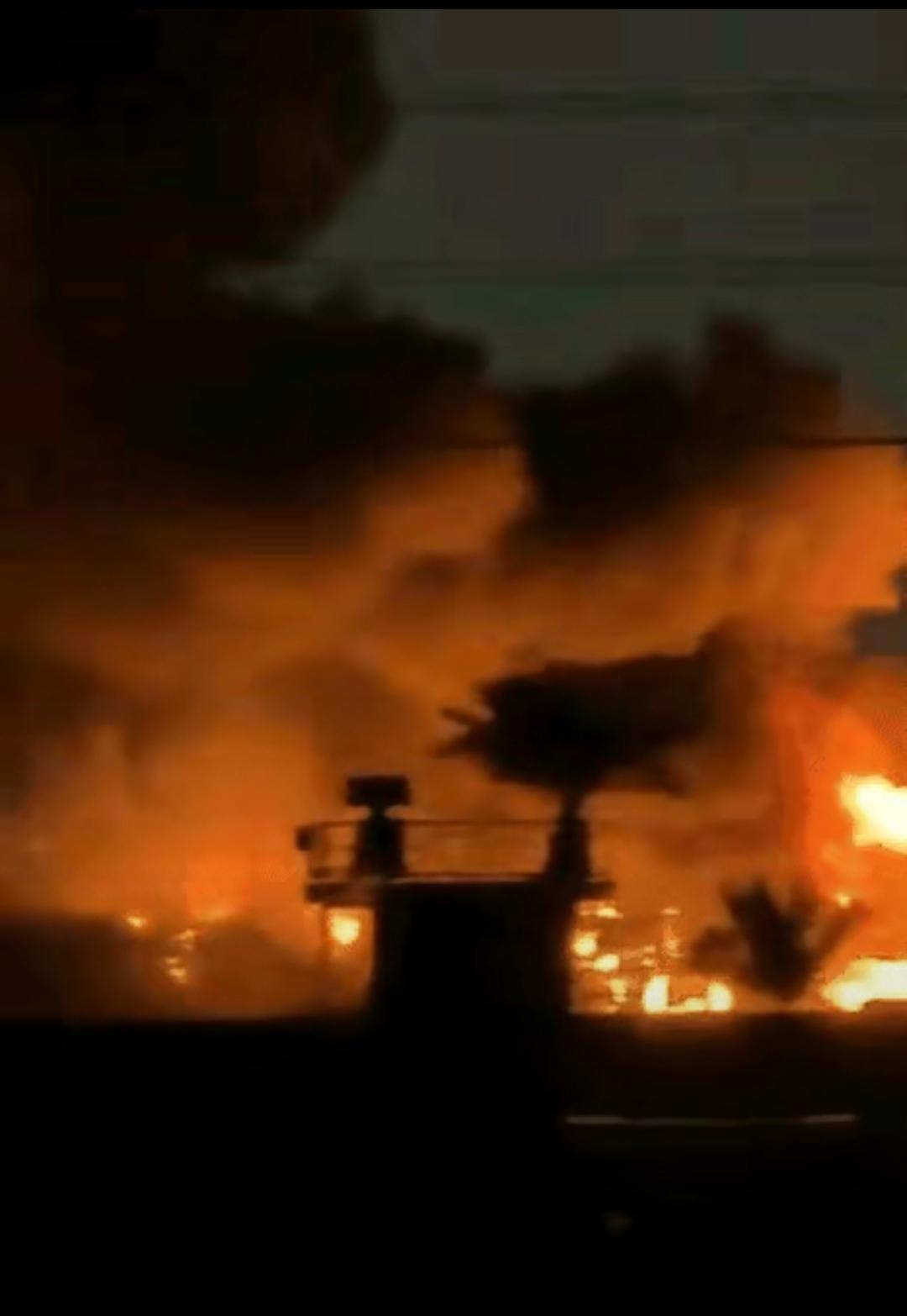 巴格达凌晨爆燃！美军“大粮仓”被端，霸权套路彻底玩不转
 
巴格达国际机场凌晨火