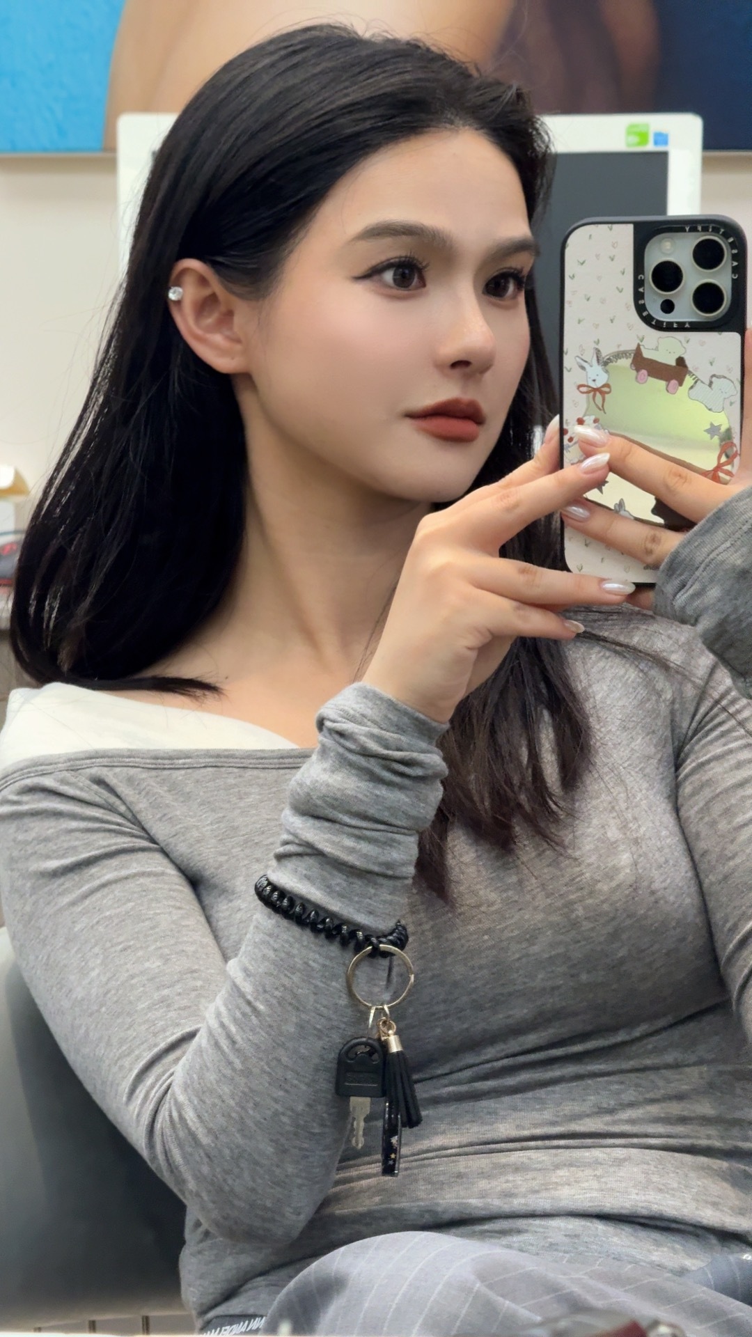 我在理发💇🏻‍♀️💇🏻‍♀️💇🏻‍♀️理发师：给你看根你粗粗的头发我