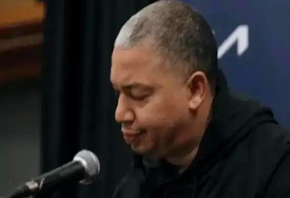 领先26分差点翻车，泰伦卢脸黑到底
 
18次失误，7个来自哈登。卢指导赛后第一