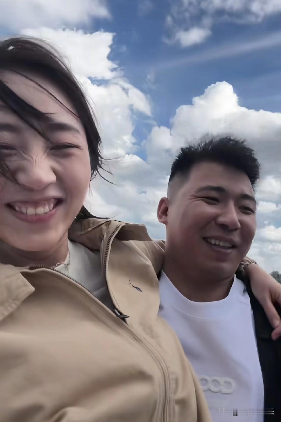 看到秋天妈妈这一出，我都笑了。

又没跟这男的结婚，整天在网上秀恩爱，她妈还让大