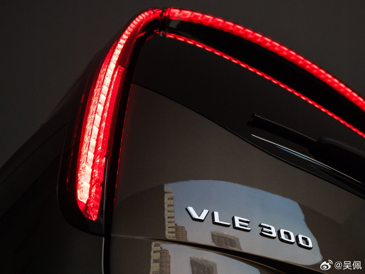 换代奔驰V Class这回把豪华干得非常彻底了，哦，现在叫奔驰VLE了，直接干成