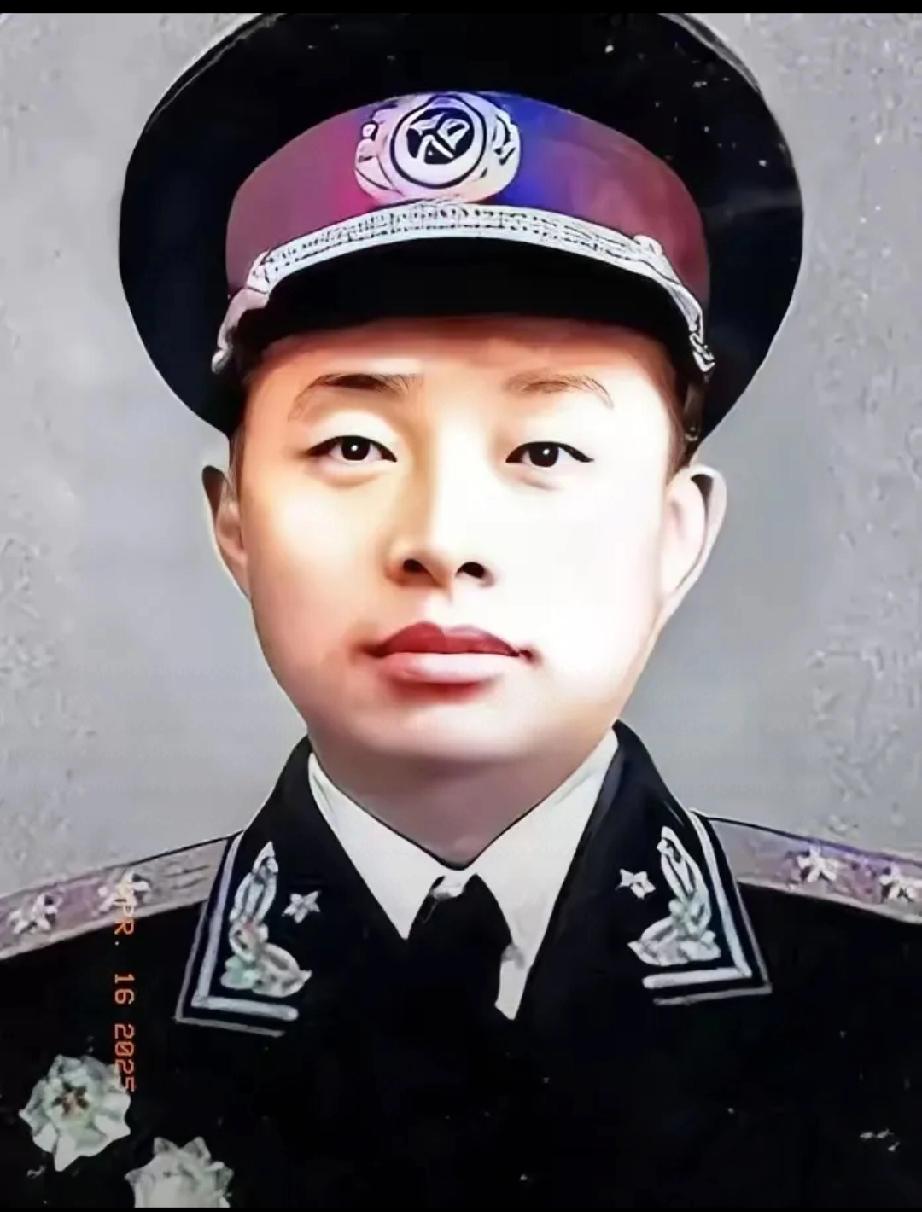 38岁成全军最年轻中将！
他13岁参军，
用一生书写传奇

在1955年，一位年