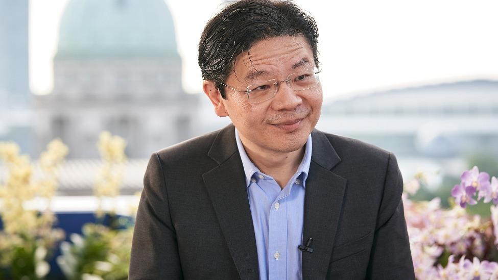 *中美起冲突，新加坡挺美国。中日起冲突，新加坡挺日本。中菲起冲突，新加坡挺菲。中