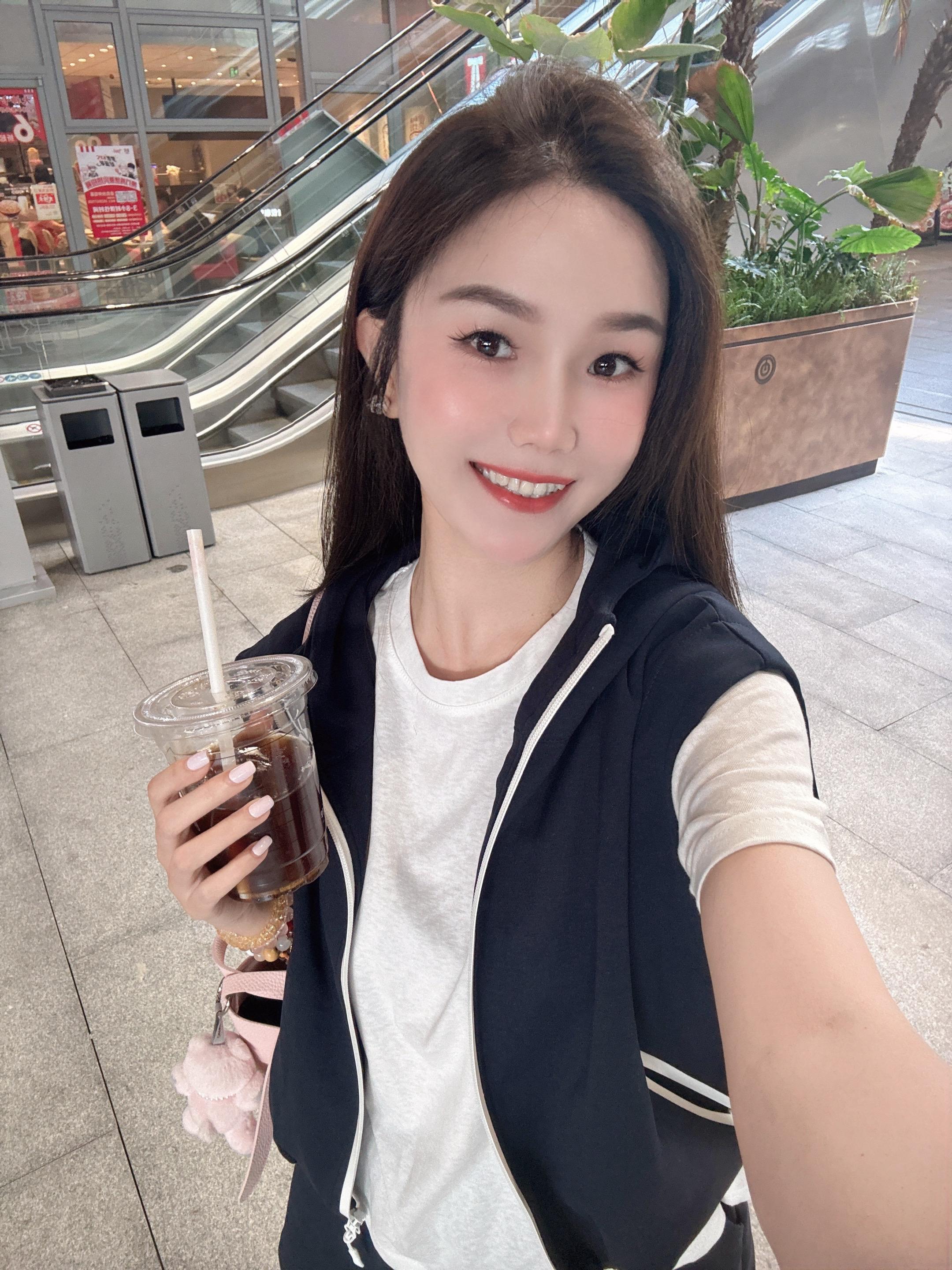 希望有人会同你讲，你的开心比对错更重要。希望我们把自己的感受永远置顶～