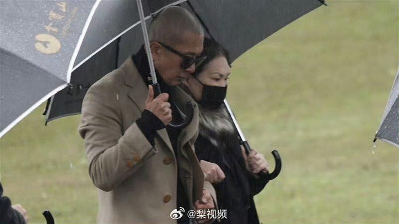 S妈回应被曝让具俊晔放弃遗产大S的遗产是巨大的房贷，以及200万新台币，我要是具