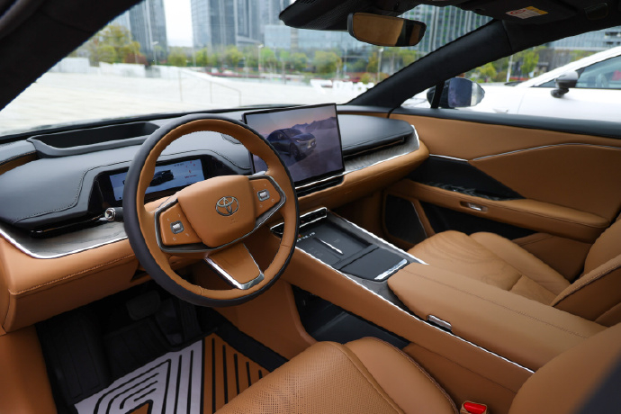 兄弟们，今天广丰这波操作属实有点东西。铂智7上市，不跟你扯那些虚头巴脑的配置表，