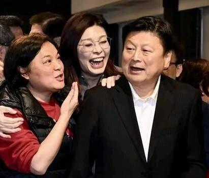 傅琨萁又出手了！这次傅琨萁邀请郑丽文参加国民党党团的聚餐，就是在做给大家看，国民