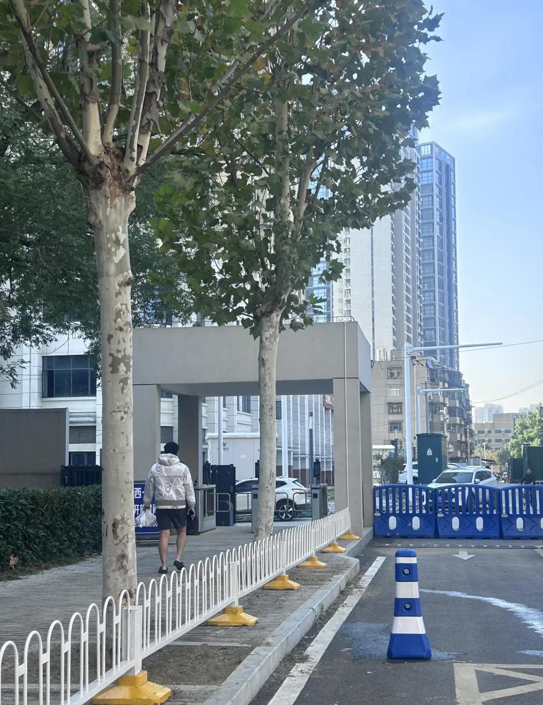 速报！华科西北门（新博门）已开放！
欧米茄OMG交通便利