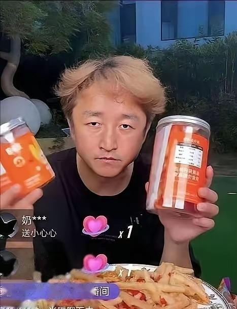 看了邹市明最近的直播，很多网友都在劝冉莹颖：别再逼他“支棱起来”了。镜头里的邹市