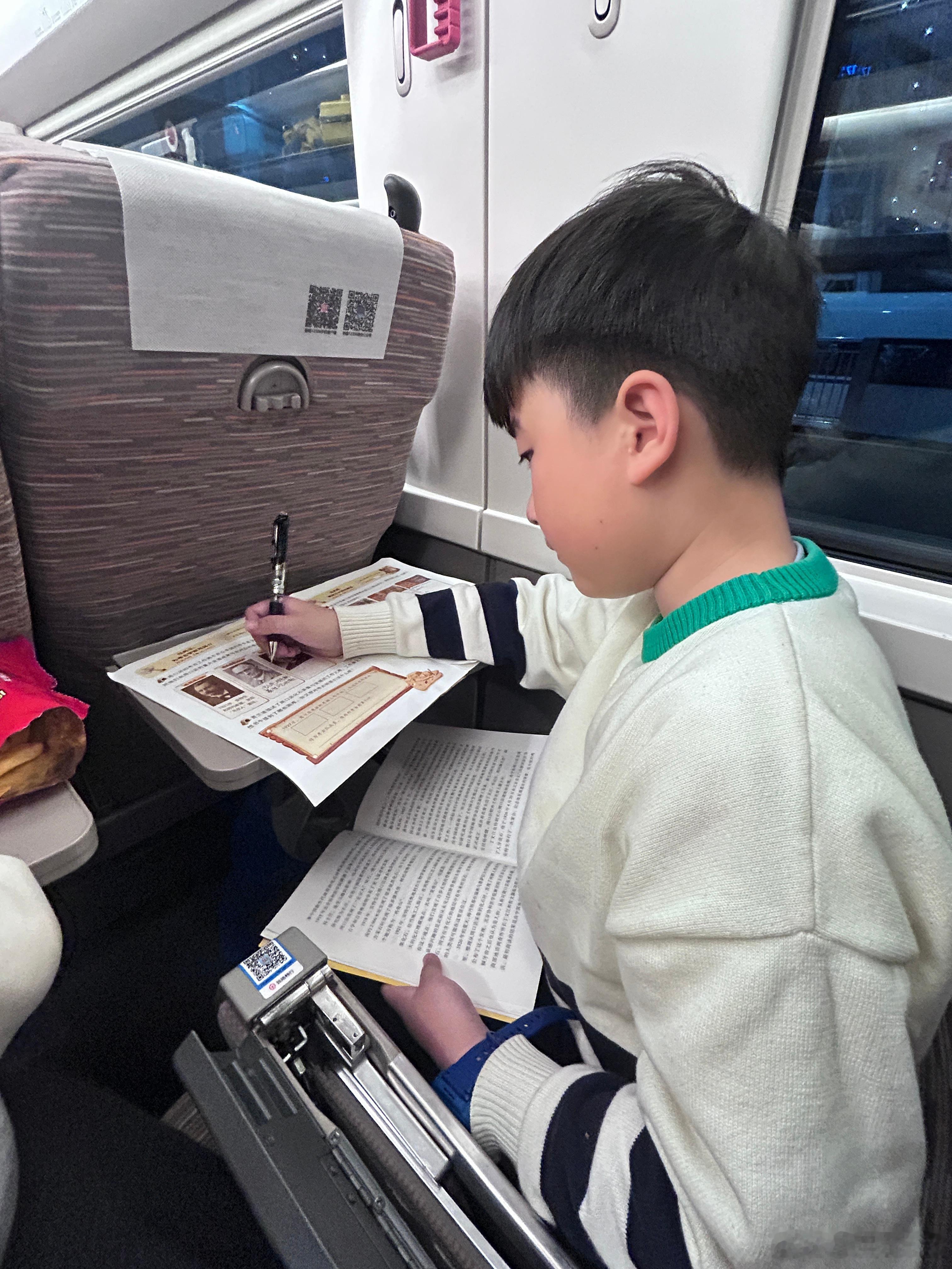 返程堵车开一天累到明天不想上班裙里几个同事都在说高速堵到没脾气，预计到杭要凌晨我