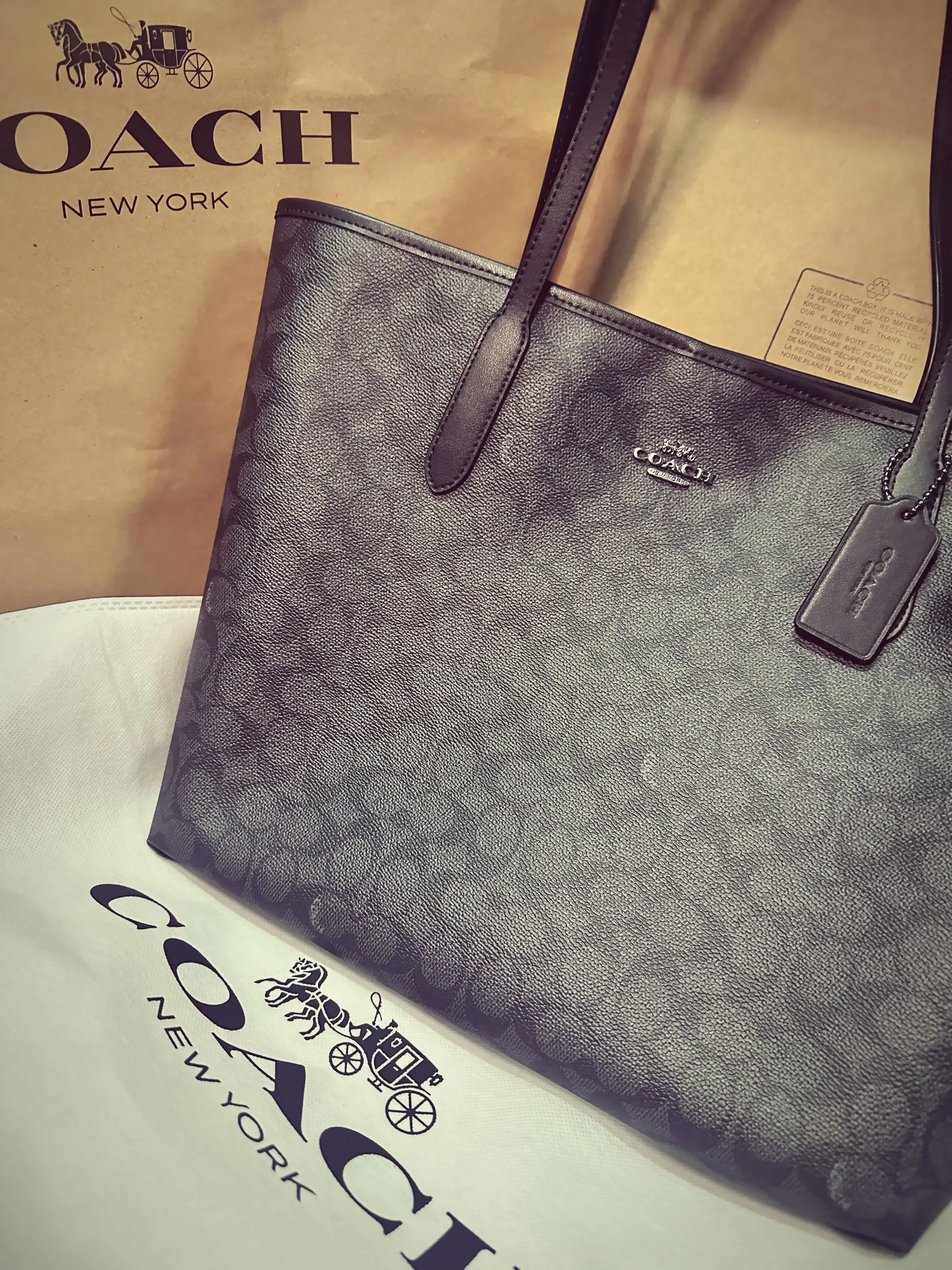 都说幸福来得迟 原来是男朋友送的蔻驰