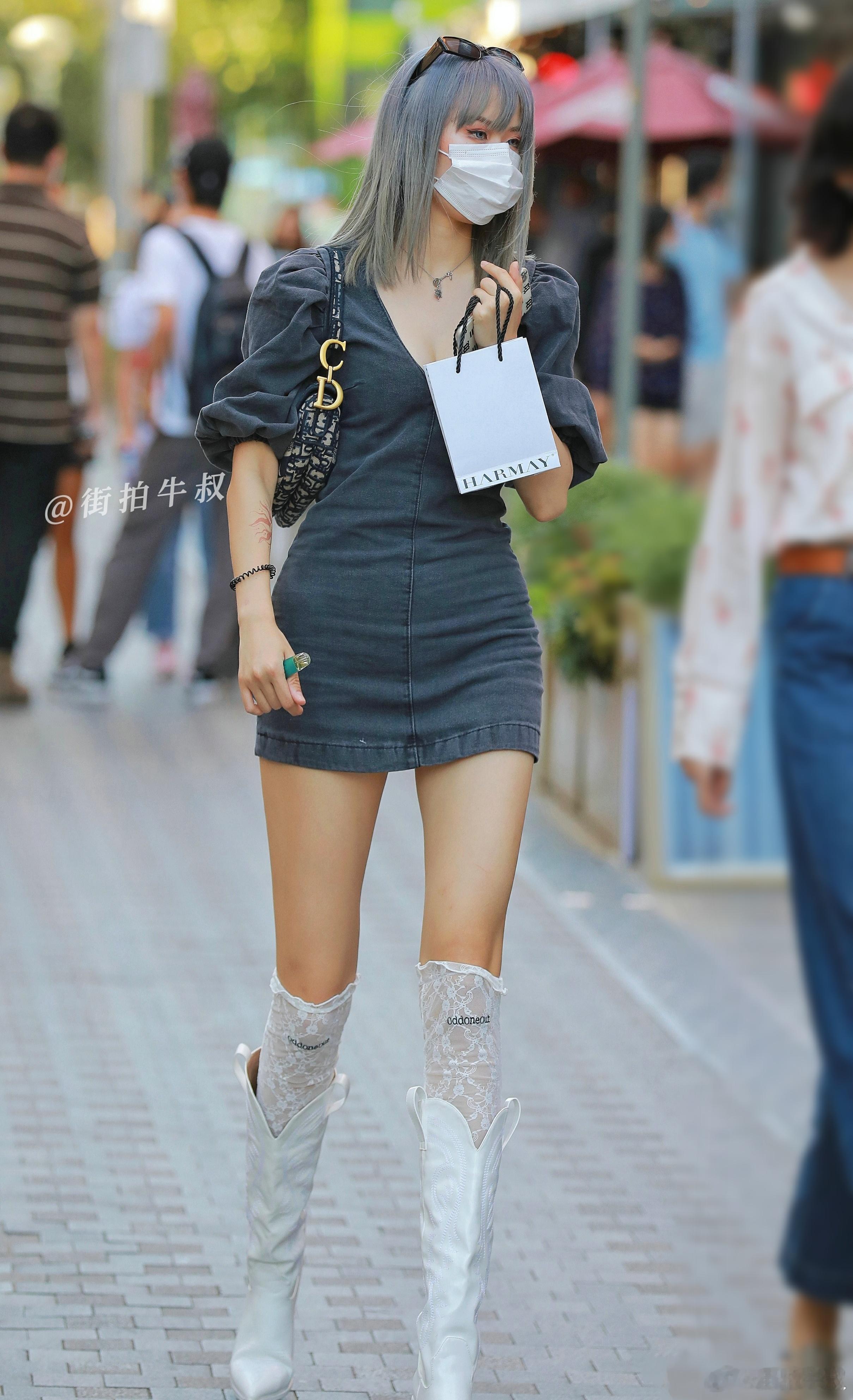 时尚拉风的泡泡袖牛仔裙 