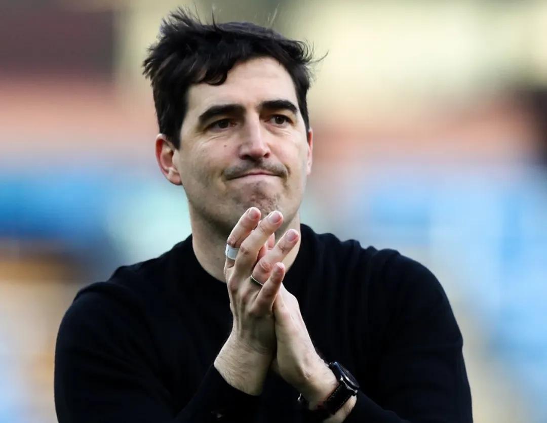 已经官方确认将在今夏离队的伊劳拉在赛前新闻发布会上被问到了他的未来问题。对此伯恩