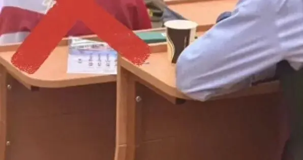 身披旭日旗中国留学生或被开除遣返，知情人士：“令我们感到愤怒的是，他还是江苏南京人”，在中国同学的强