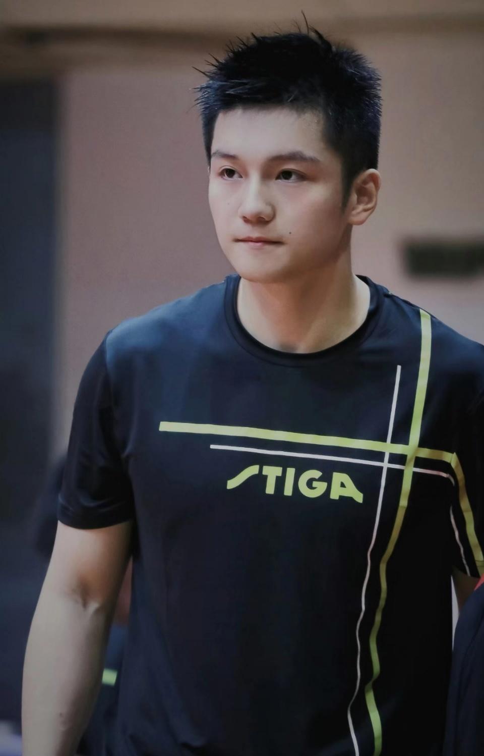 跟着樊振东的歌声打卡广东春天东哥，唱完歌就回来打球吧[酷] ​​​