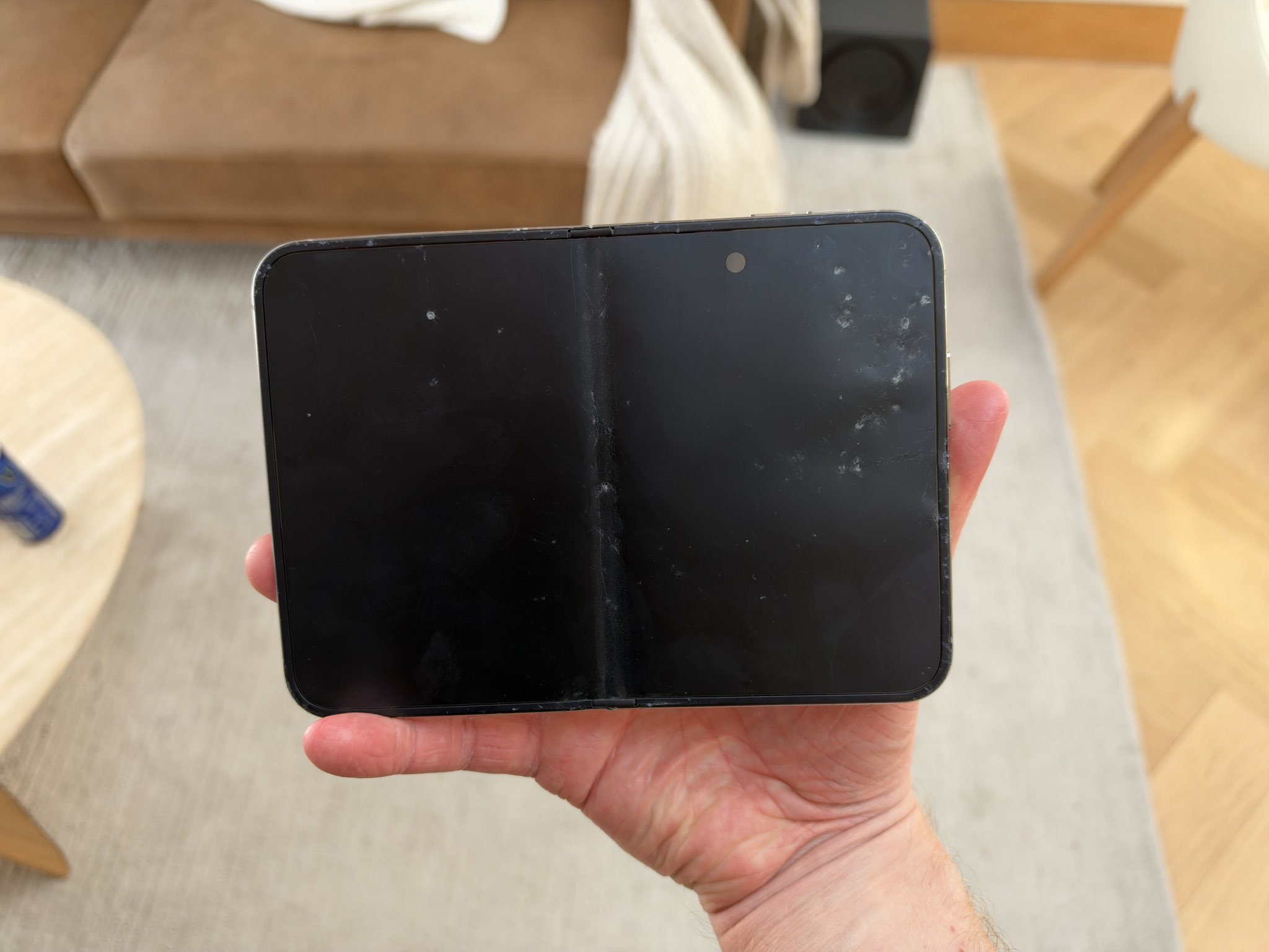 iPhone Duo 全球首摔来了 ​​​