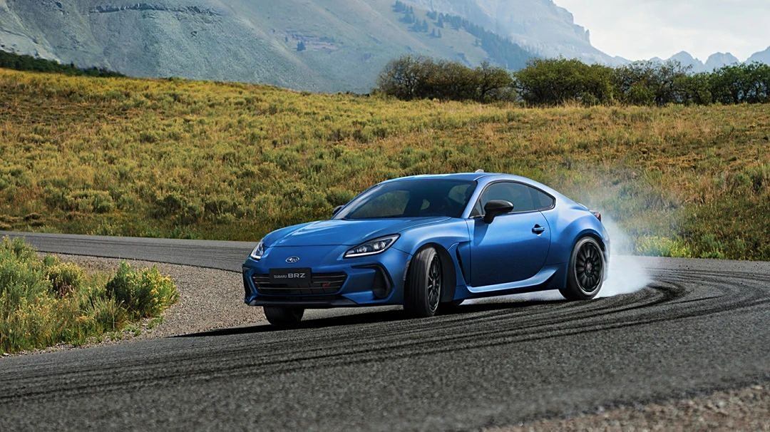斯巴鲁BRZ STI Sport type RS上市，配备STI自适应V形顶吧、