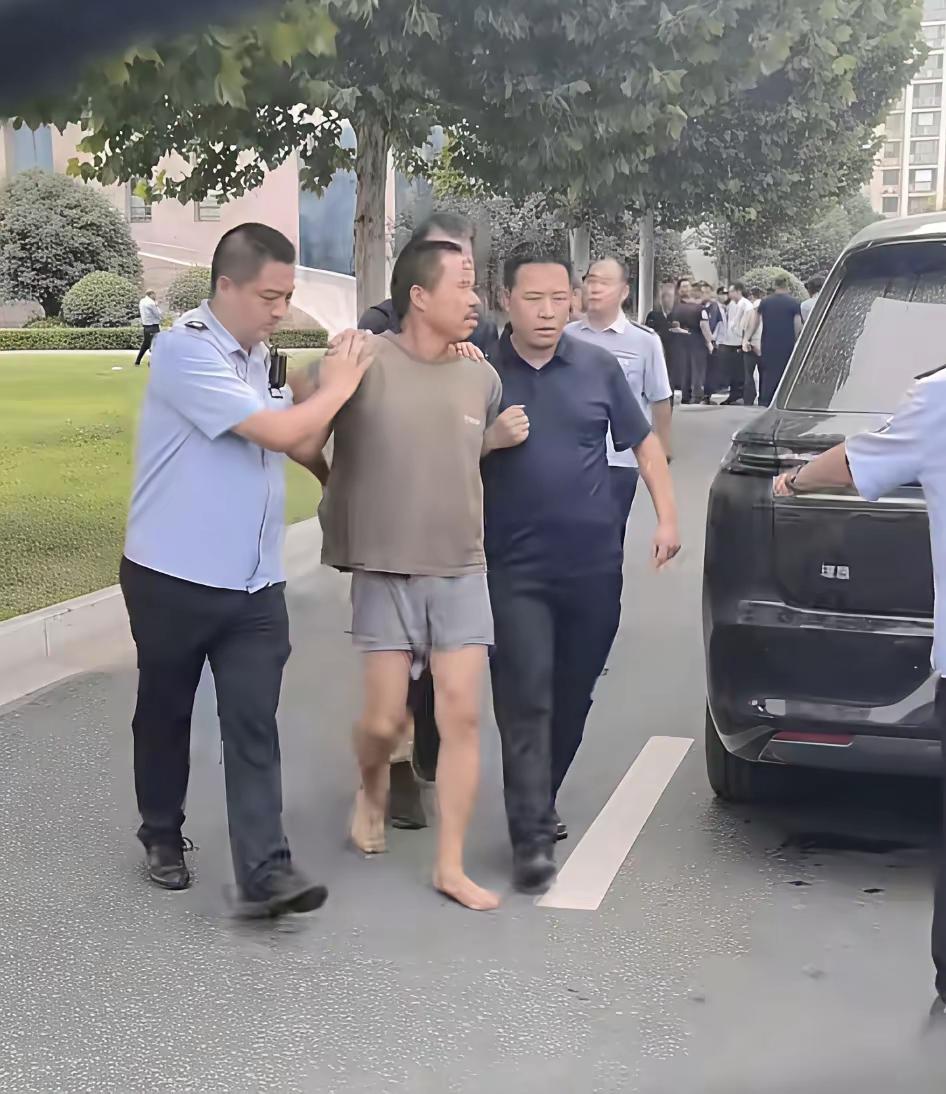 怨怨且莫报，
自由多重要。
潜逃十日整，
还是被抓到。