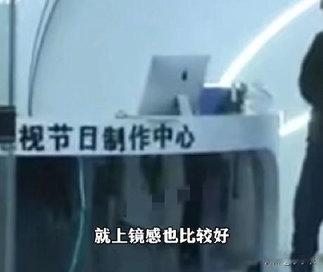 近日，宁波一女子带儿子逛街，儿子被人邀请试镜当童模，签约时脑子一热付了15800