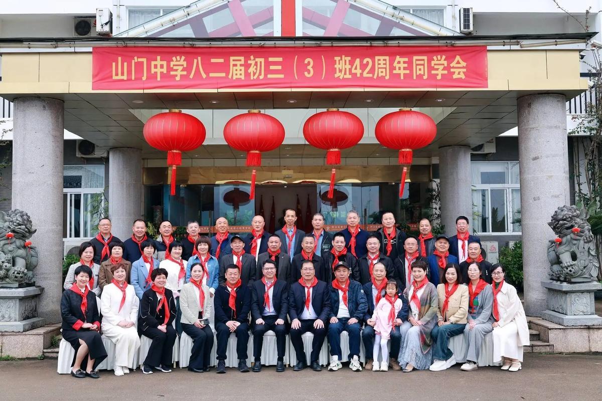 人到晚年，我觉得真没必要参加同学会。年轻时聚会，那是热闹非凡，一起回忆校园趣事，