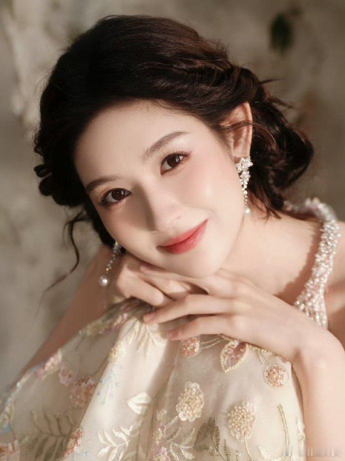 王玉雯～～最美的单眼皮女神 美哒哒