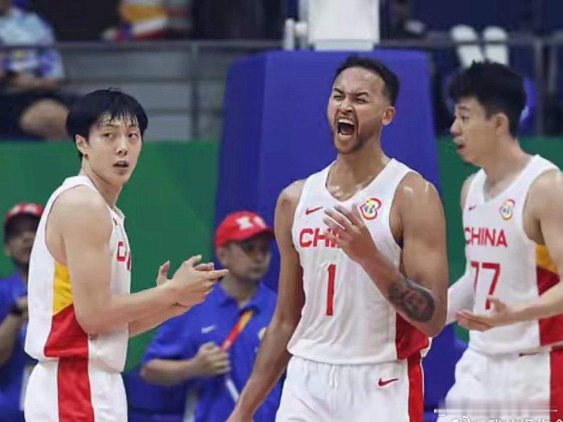 李凯尔1年390万加盟猛龙随着李凯尔一年390万合同敲定猛龙，不少球迷再次感慨这