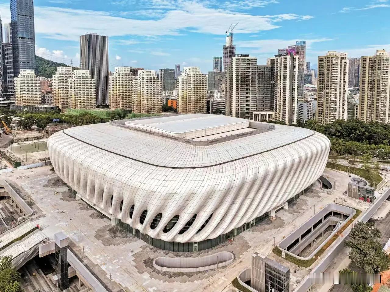 在深圳的原本用来办WTA年终总决赛的网球赛事的场馆建好了，今晚迎来首场正式比赛。