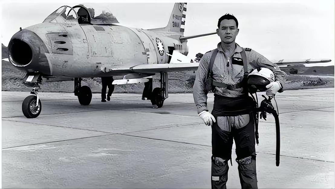 1949年，一个19岁的少年被骗到台湾，7年后他开走了蒋纬国专机，还冲着塔台狂吼