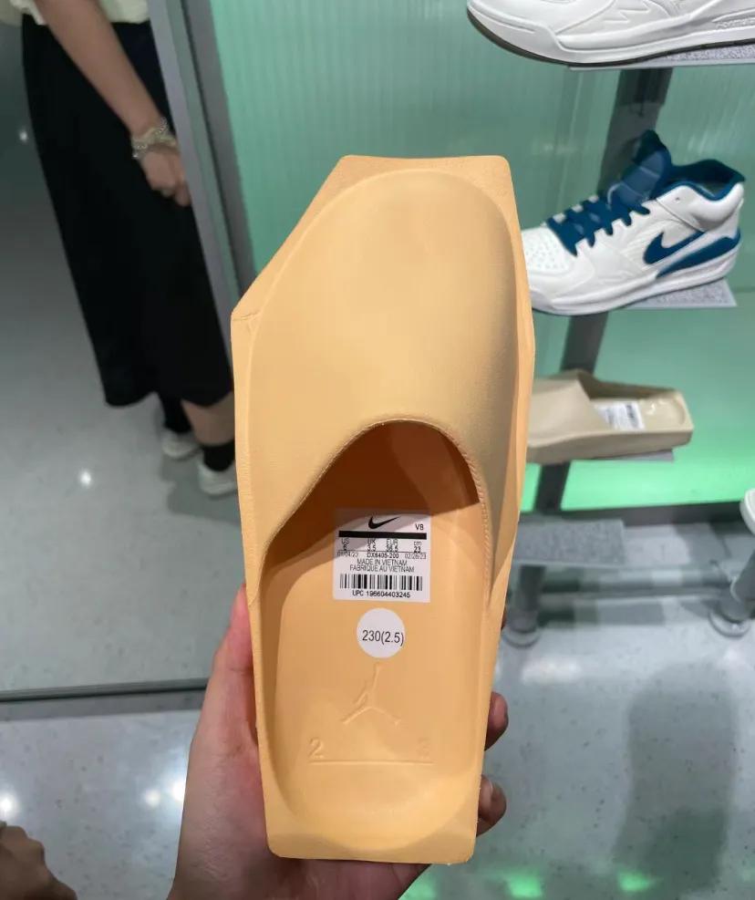 Nike这鞋认真的吗
这鞋穿着啥样啊	Nike