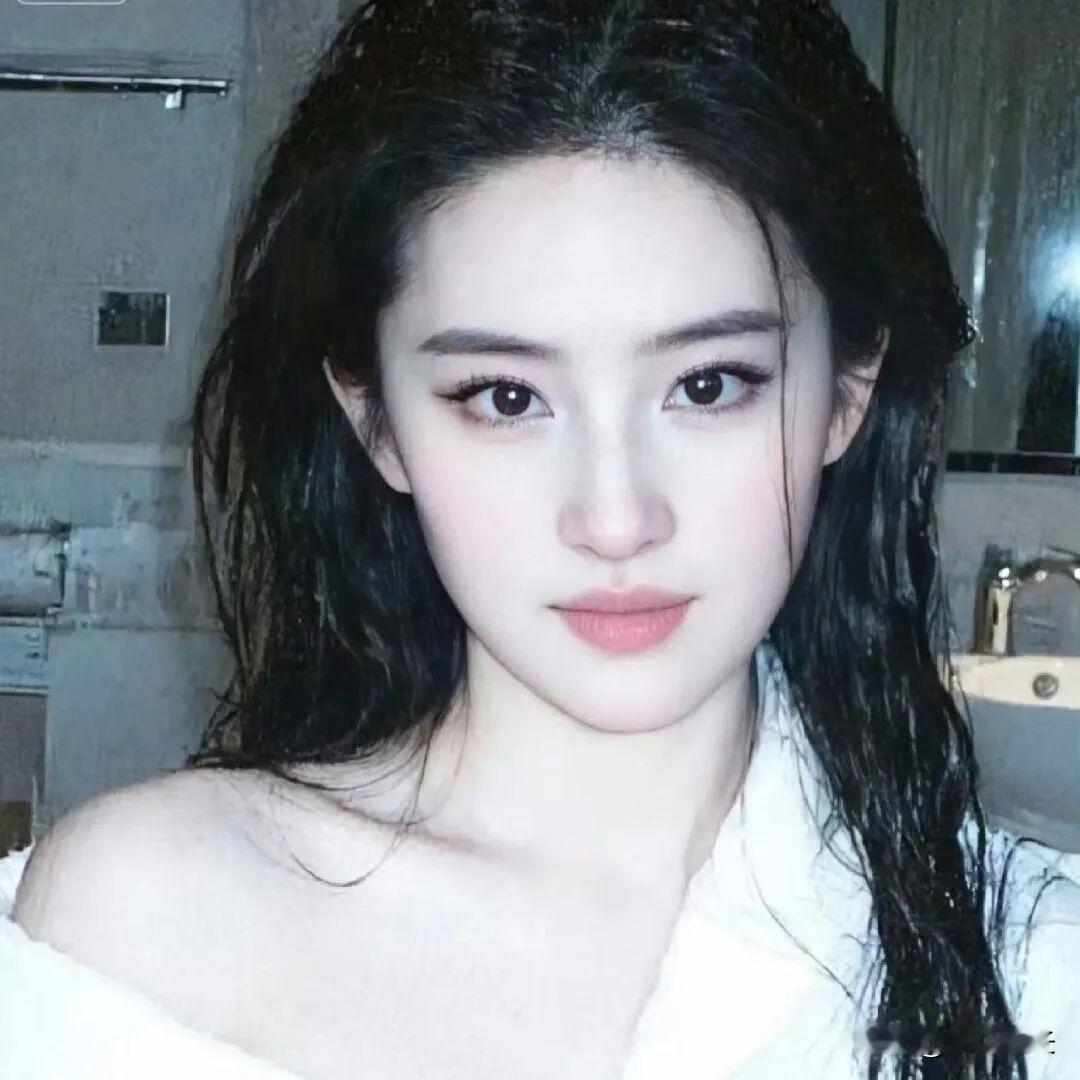 全网新四美榜单公布，
热巴、刘亦菲、杨幂、白鹿上榜，
有人说刘亦菲居然不是第一，