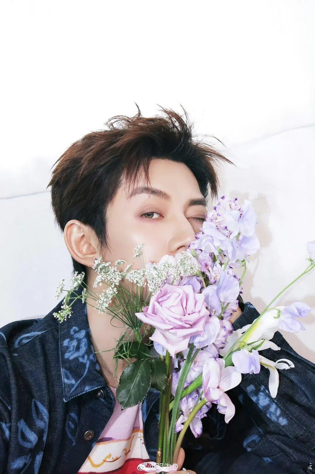 邓为老是这种表情，有没有告诉他这种表情很mean 