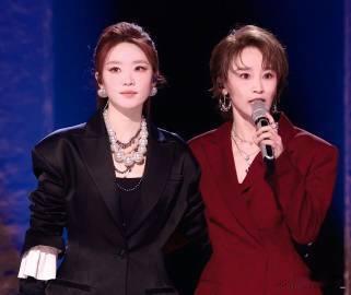 谢楠和声谢楠音色女王 每一曲谢楠的和声，都是心灵的抚慰。她的音色轻盈而透明，像是