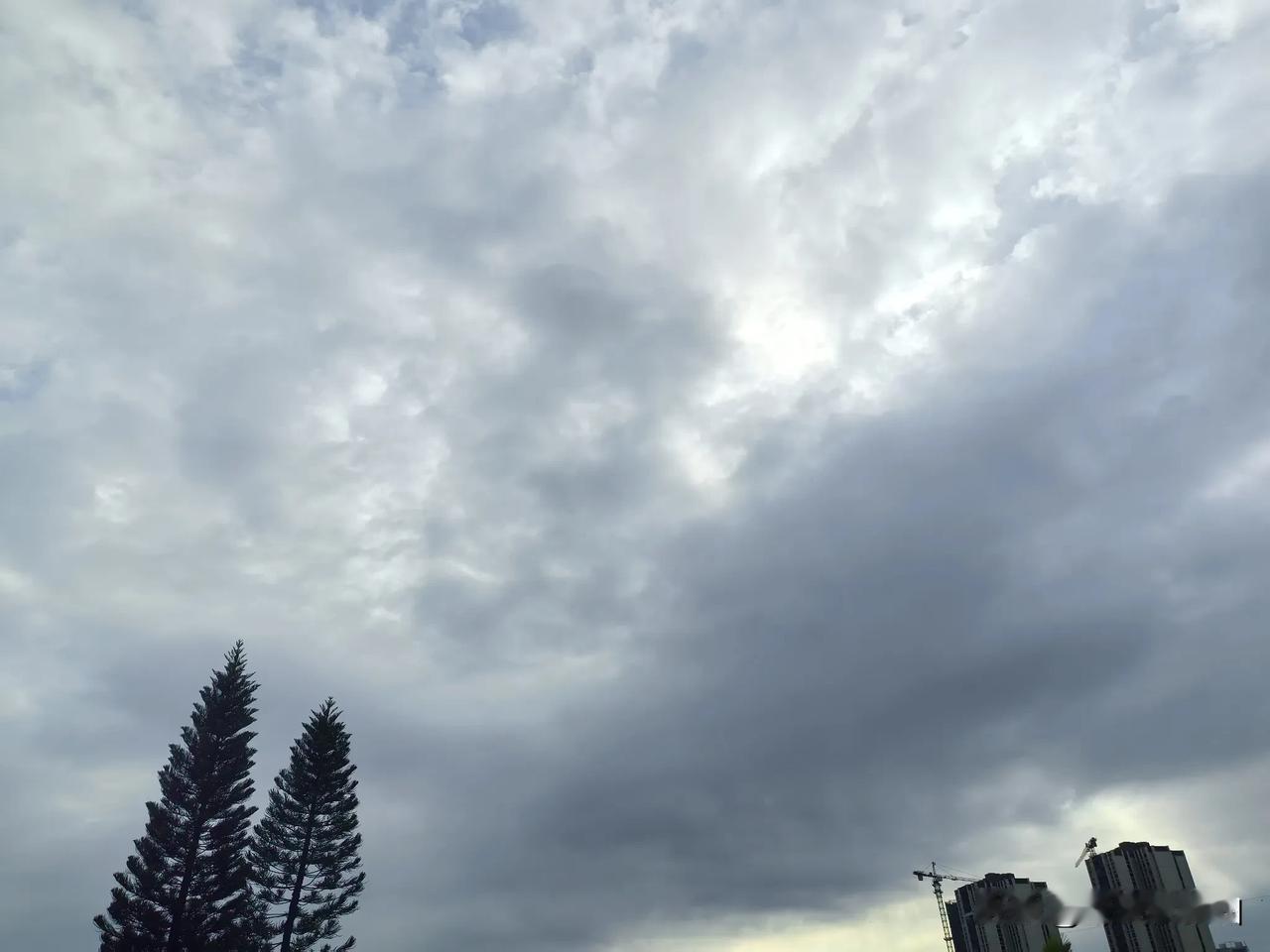降温了？最高35℃？广东的秋天还在加载中！

25～26日，广东大部分市县晴到多