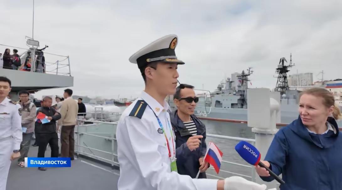 一、中国巨轮访俄罗斯:
 
2026年6月23日，戚继光号万吨训练舰、昆仑山号2