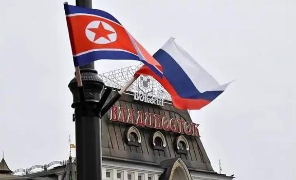 看看朝鲜的下场，就明白为什么我们不对俄罗斯提供军事援助了，在俄乌冲突中，一向与美