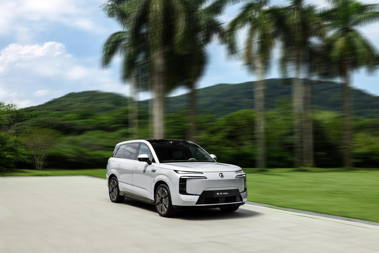 近日，腾势汽车全新大六座安全豪华SUV——腾势N8L正式开启预售，预售价31.9
