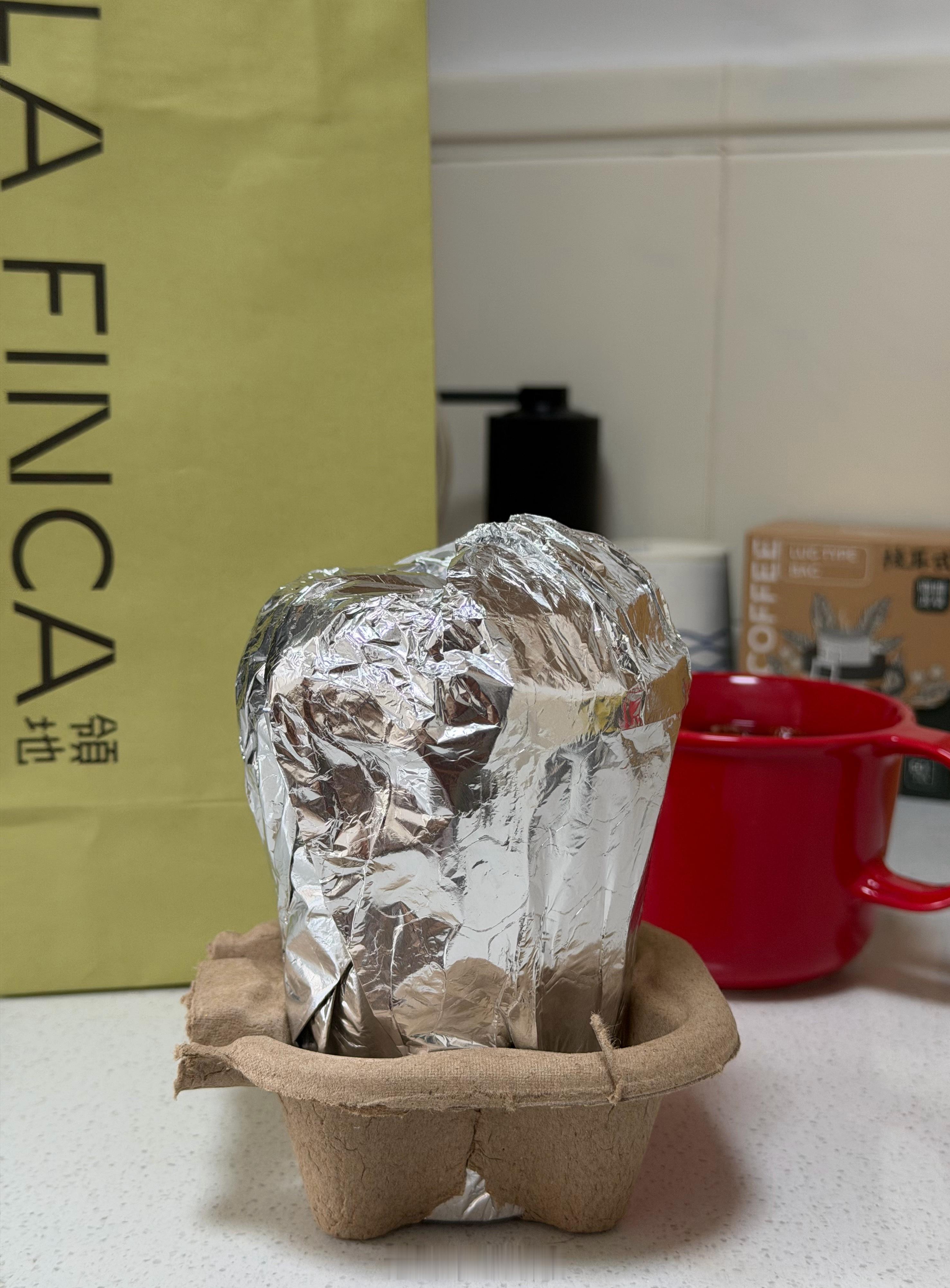 第一次见用锡纸包起来的热美式本来『领地』在青岛咖啡圈就蛮有名的现在对他印象更好了