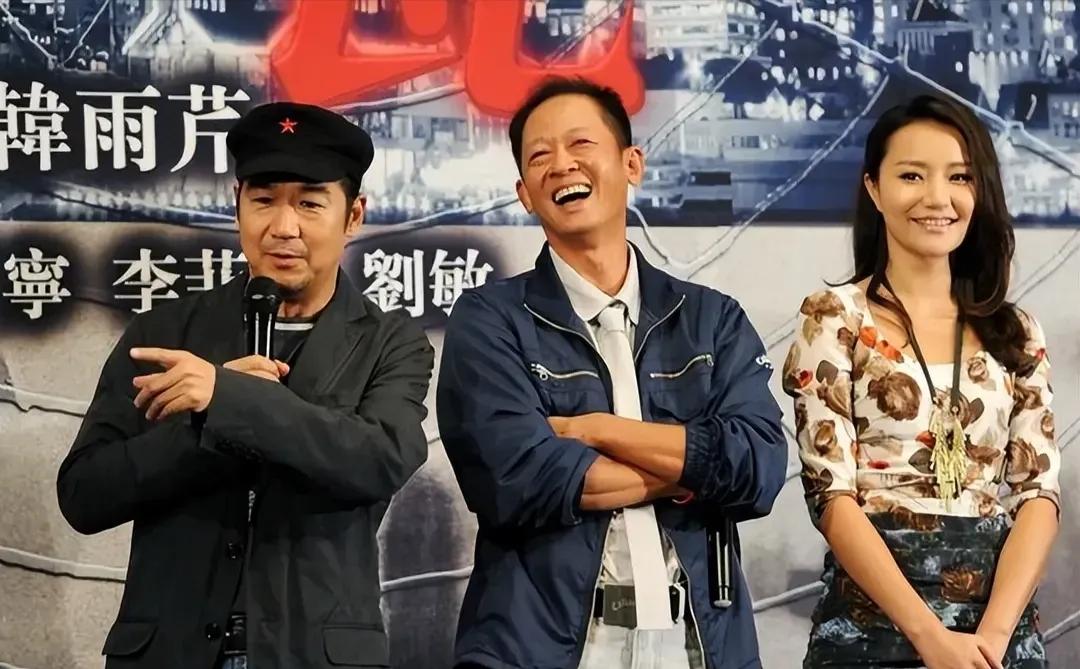 打听了一下才知道，原来这是个公益宣传活动。张国立和王志文这俩老戏骨凑一块儿，那喜