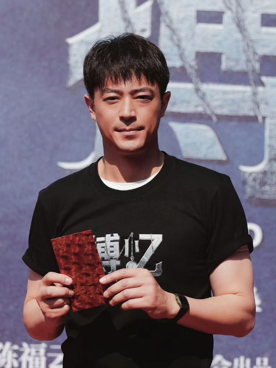 霍建华状态  霍建华现身新戏《搏忆》开机仪式！感觉已经进入角色状态了，这张脸尊嘟