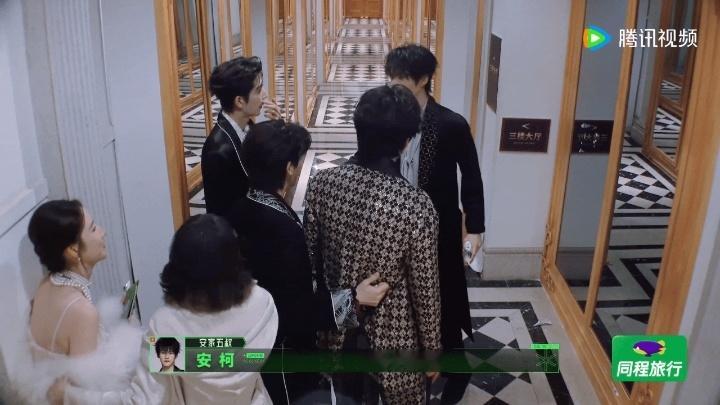 张凌赫主动保护王玉雯王玉雯不主动和男嘉宾肢体接触开始推理吧 黑暗来袭，王玉雯不靠