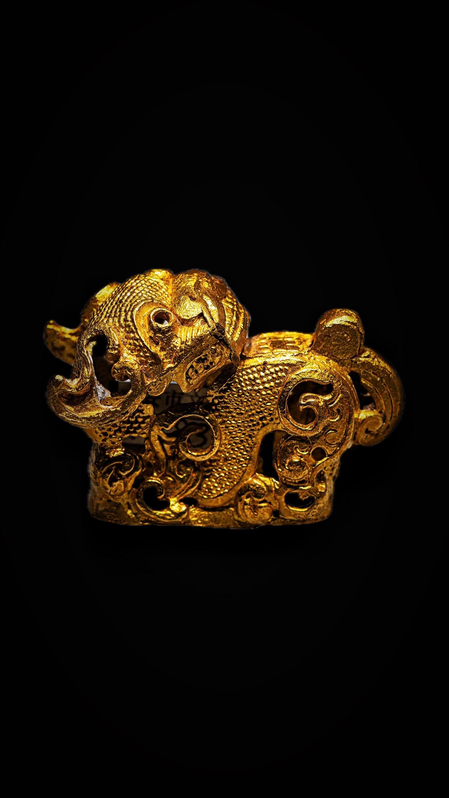 战国·镂空回首金虎。矫矫虎臣，在泮pàn献馘guó——先秦《诗经·鲁颂...