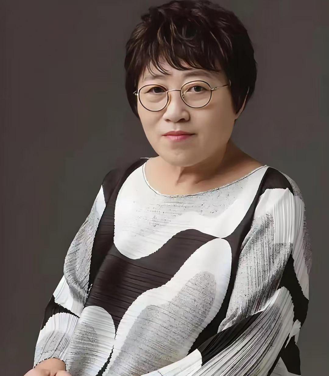 一位性学专家说了一段忠告：

“不管女人多漂亮，身材多好，
你俩好到穿一条裤子，