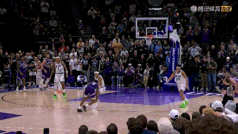 魔术vs爵士布莱克真是，刚立功就犯错。直接送乔治一个3+1… 