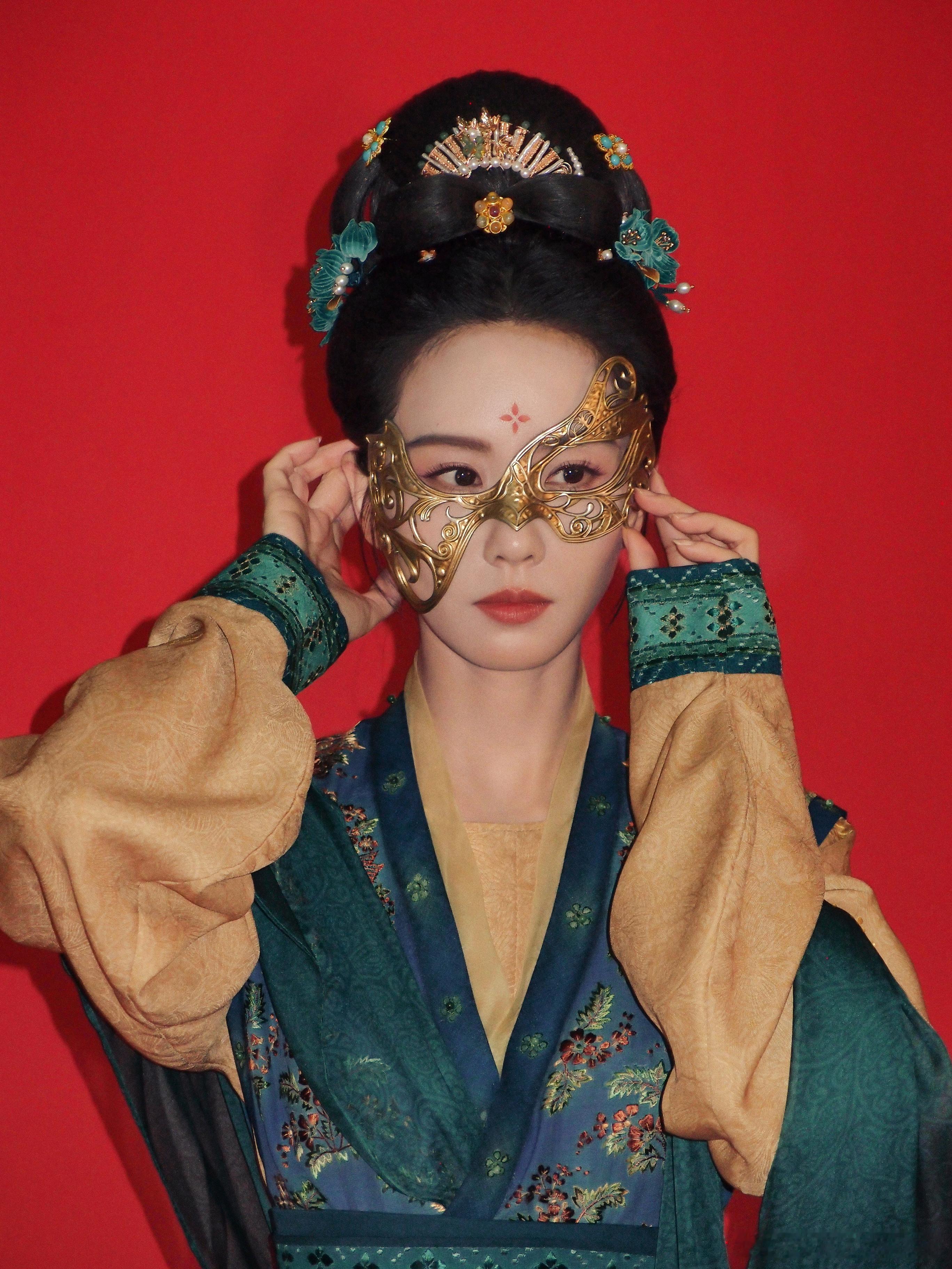 刘诗诗姐这两张戴面具的花絮有点太美了 