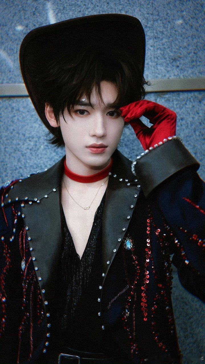 宋亚轩小宋先生九宫格 宋亚轩羊皮先生妆造 宋亚轩羊皮先生妆造🈶 